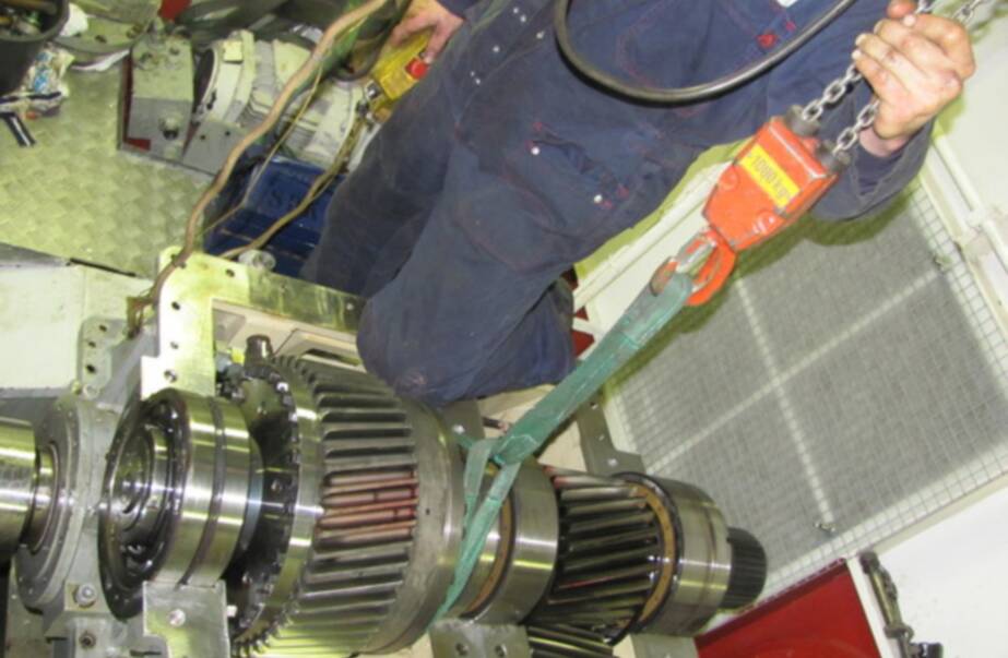 Overhaul Reintjes gearbox ThyssenKrupp Veerhaven IX