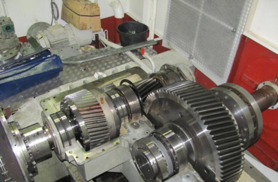 Overhaul Reintjes gearbox ThyssenKrupp Veerhaven IX