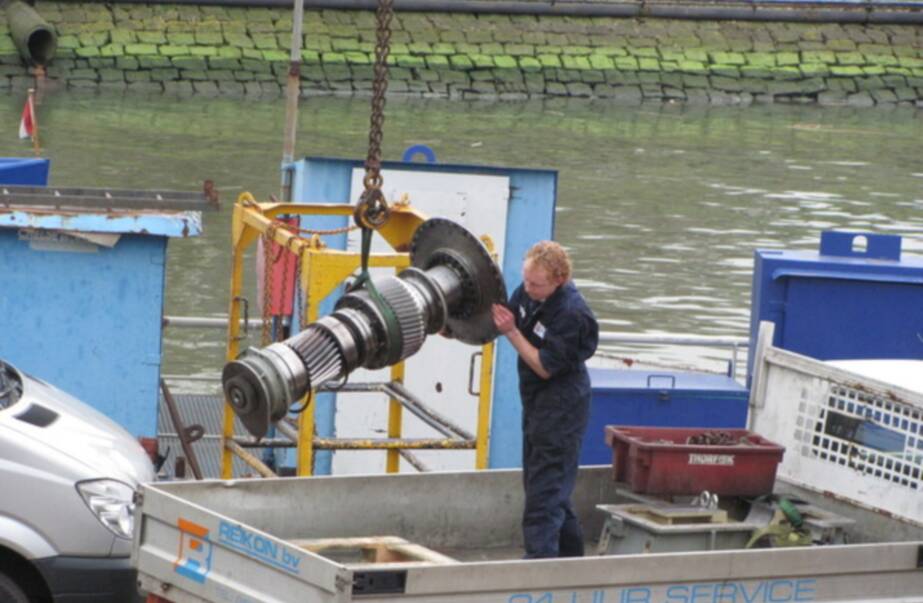 Revisie Reintjes keerkoppeling Veerhaven IX